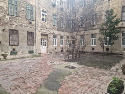 Eladó utcai bejáratú üzlethelység Budapest