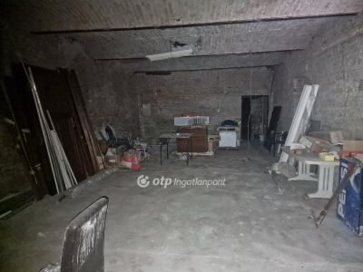 Eladó utcai bejáratú üzlethelység Budapest