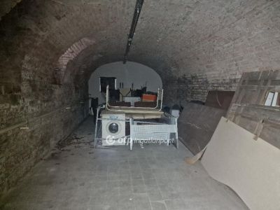 Eladó utcai bejáratú üzlethelység Budapest