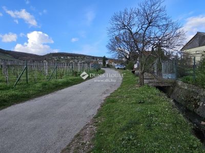 Eladó lakóövezeti telek Pécs