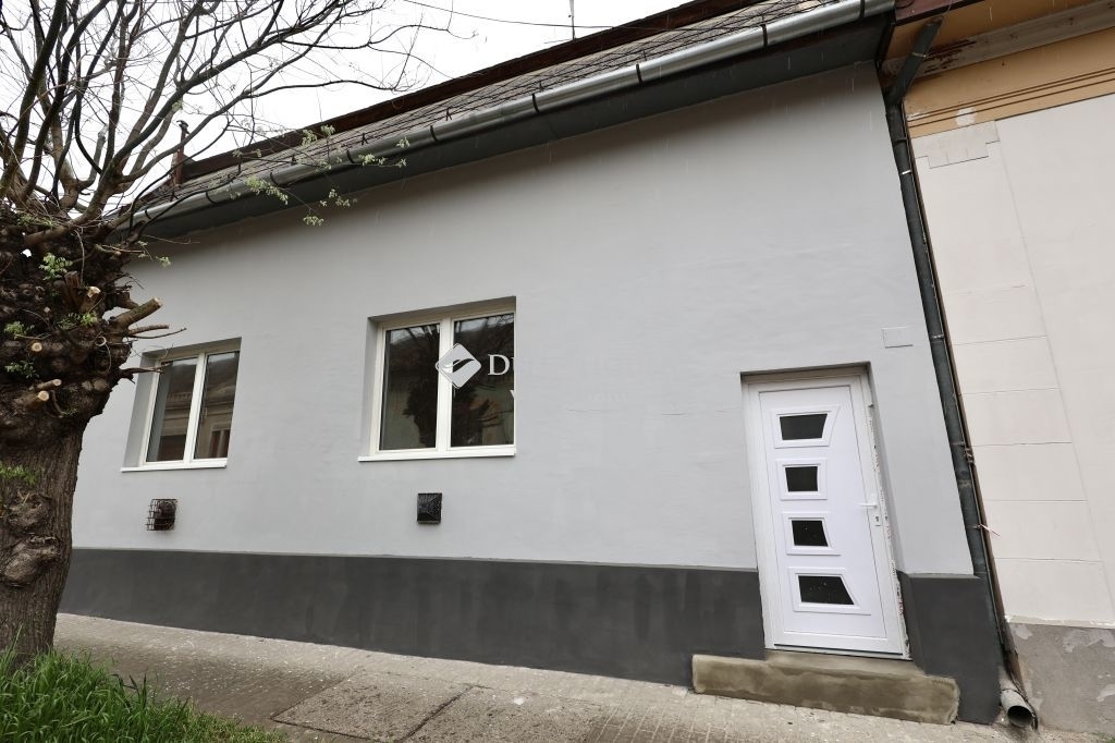 Eladó családi ház Tolna