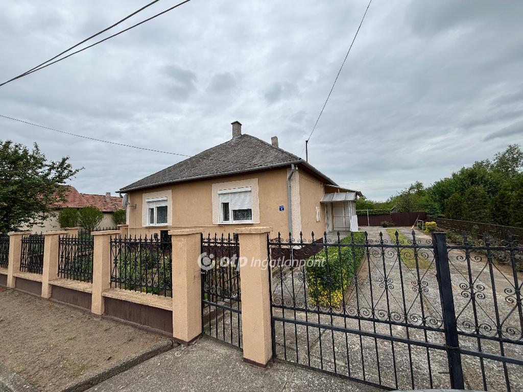Eladó családi ház Beszterec