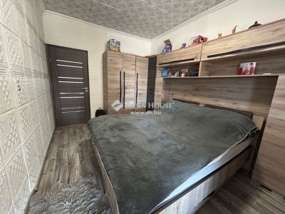 Eladó családi ház Újhartyán