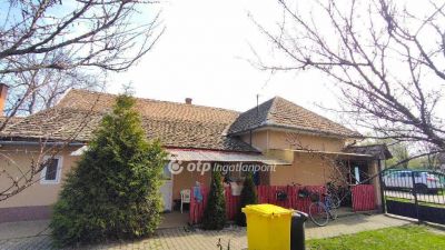 Eladó családi ház Szentes
