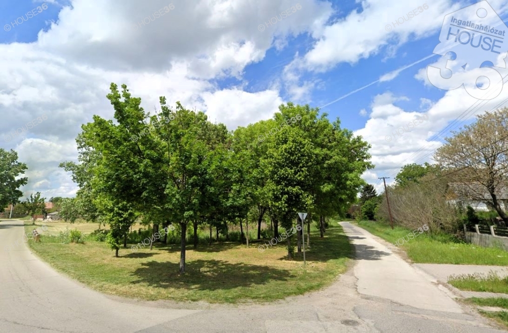 Eladó lakóövezeti telek Solt