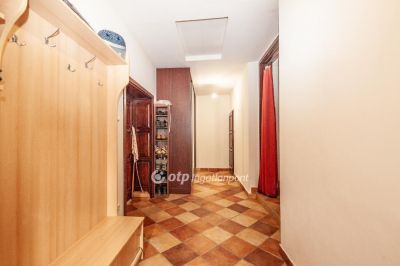 Eladó családi ház Csömör