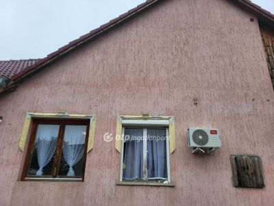 Eladó családi ház Tura