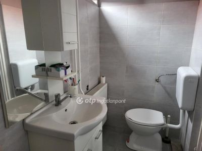 Eladó családi ház Tura