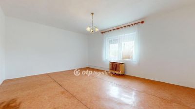 Eladó családi ház Onga