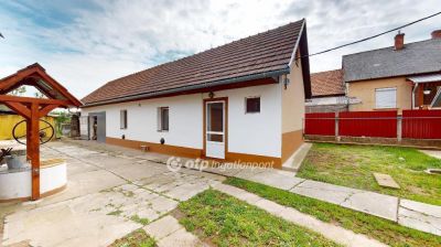 Eladó családi ház Onga