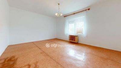 Eladó családi ház Onga