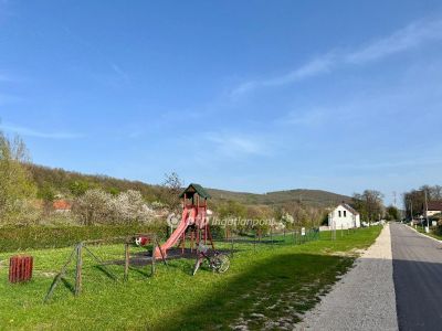 Eladó lakóövezeti telek Eplény