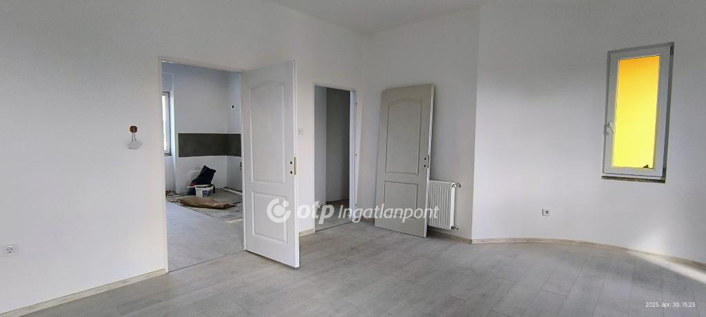 Eladó lakás Szolnok