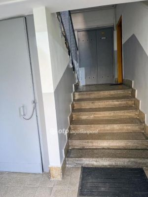 Eladó lakás Komló