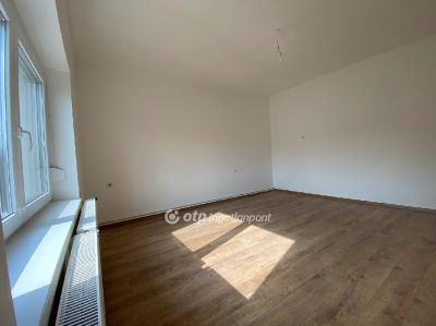 Eladó családi ház Dömsöd