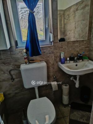 Eladó családi ház Kökény