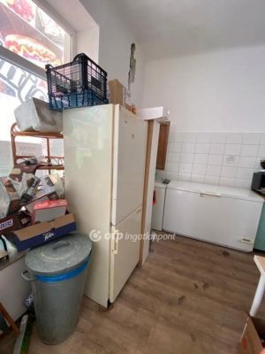Eladó utcai bejáratú üzlethelység Budapest