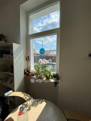 Eladó utcai bejáratú üzlethelység Budapest