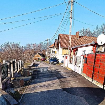 Eladó családi ház Kökény