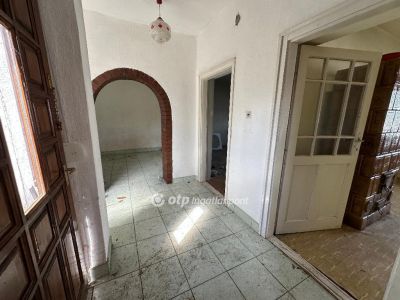 Eladó családi ház Tiszadada