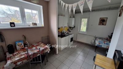 Eladó lakás Szekszárd