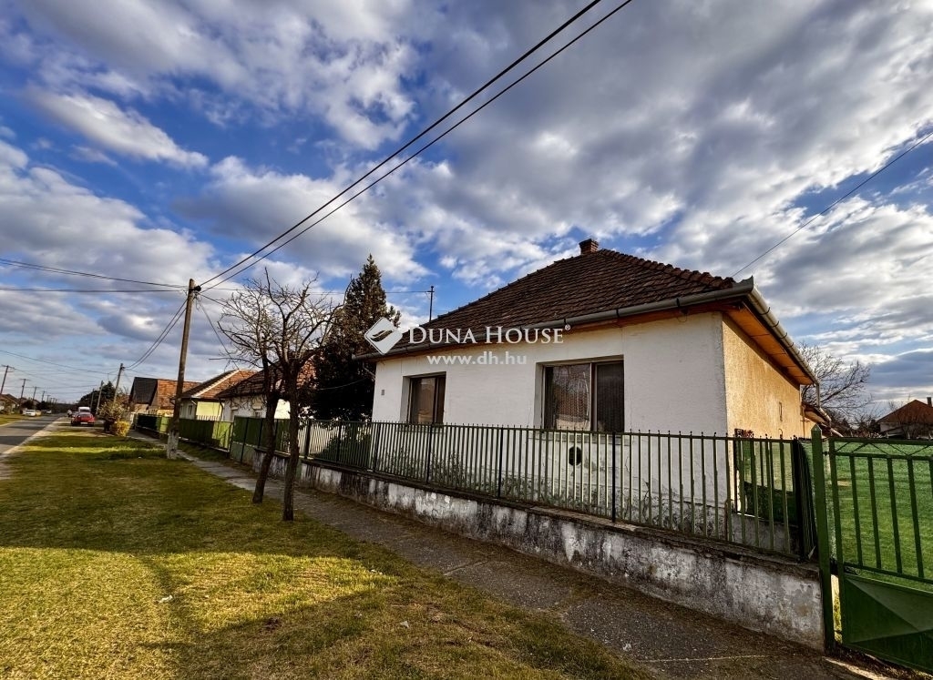 Eladó családi ház Tápióság