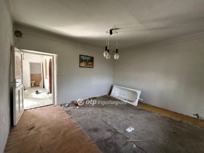 Eladó családi ház Tiszadada