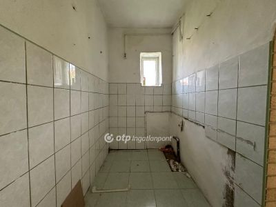 Eladó családi ház Tiszadada