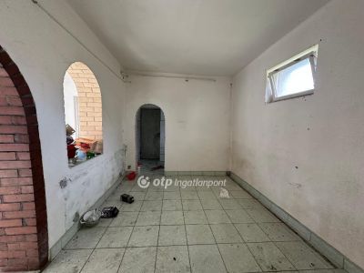 Eladó családi ház Tiszadada