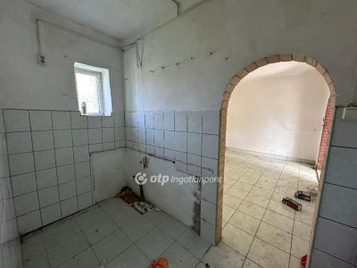 Eladó családi ház Tiszadada