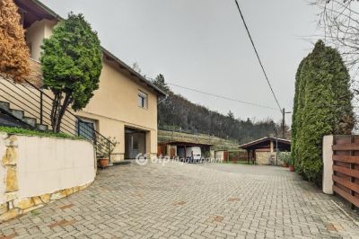 Eladó családi ház Szekszárd
