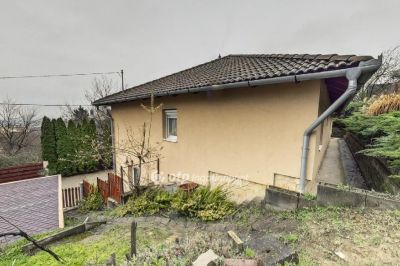 Eladó családi ház Szekszárd