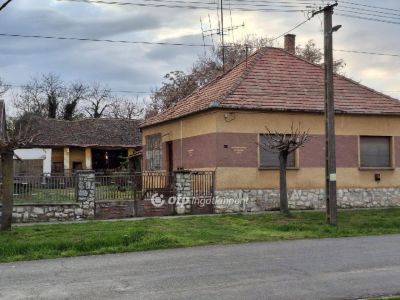 Eladó családi ház Lippó