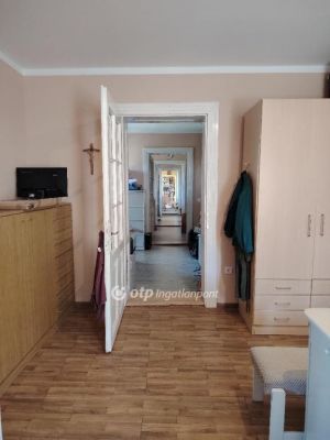 Eladó családi ház Véménd