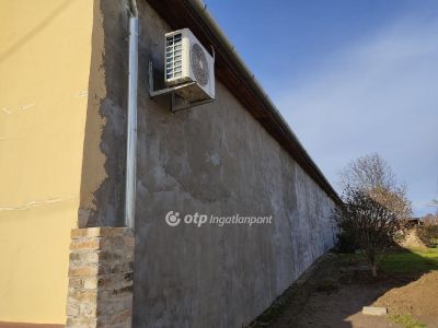 Eladó családi ház Véménd