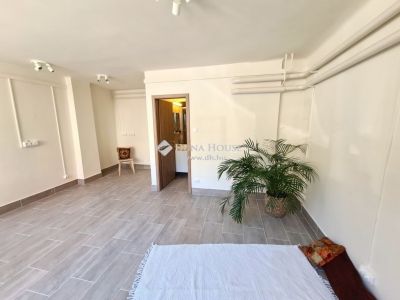 Eladó utcai bejáratú üzlethelység Budapest