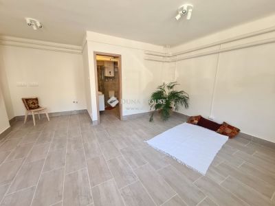 Eladó utcai bejáratú üzlethelység Budapest