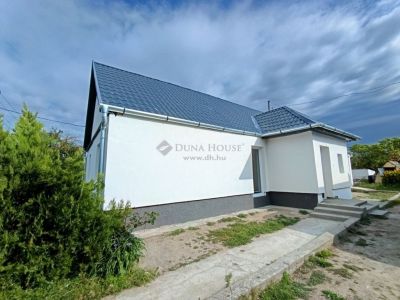 Eladó családi ház Tápiószentmárton