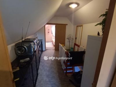 Eladó családi ház Dömsöd