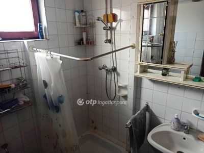 Eladó családi ház Érd