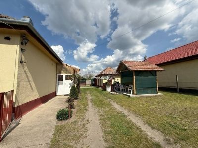 Eladó családi ház Monor