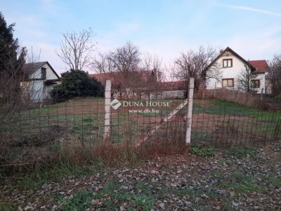 Eladó lakóövezeti telek Makád