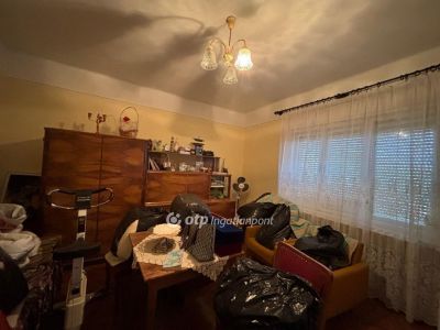 Eladó családi ház Döge