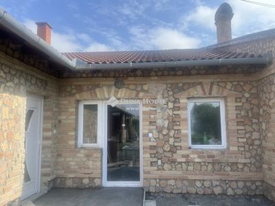 Eladó tanya Kecskemét