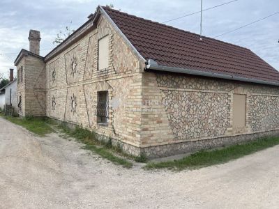 Eladó tanya Kecskemét