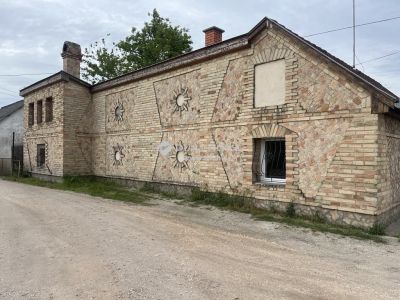 Eladó tanya Kecskemét