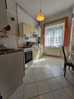 Eladó családi ház Balatonkenese Balatonakarattya