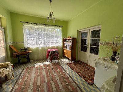 Eladó családi ház Döge