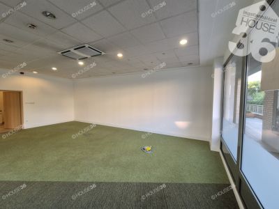 Kiadó irodahelység irodaházban Kecskemét