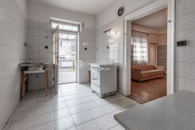Eladó családi ház Budapest
